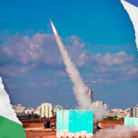 Banderas de Israel y Palestina, en el fondo la imagen de un misil en el conflicto entre el estado israeli y Hamás.