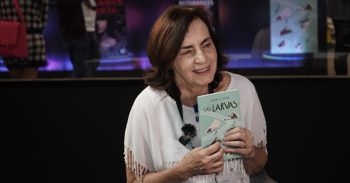<p>En entrevista Verónica Langer nos habla sobre su novela “Las larvas”</p>
 class=