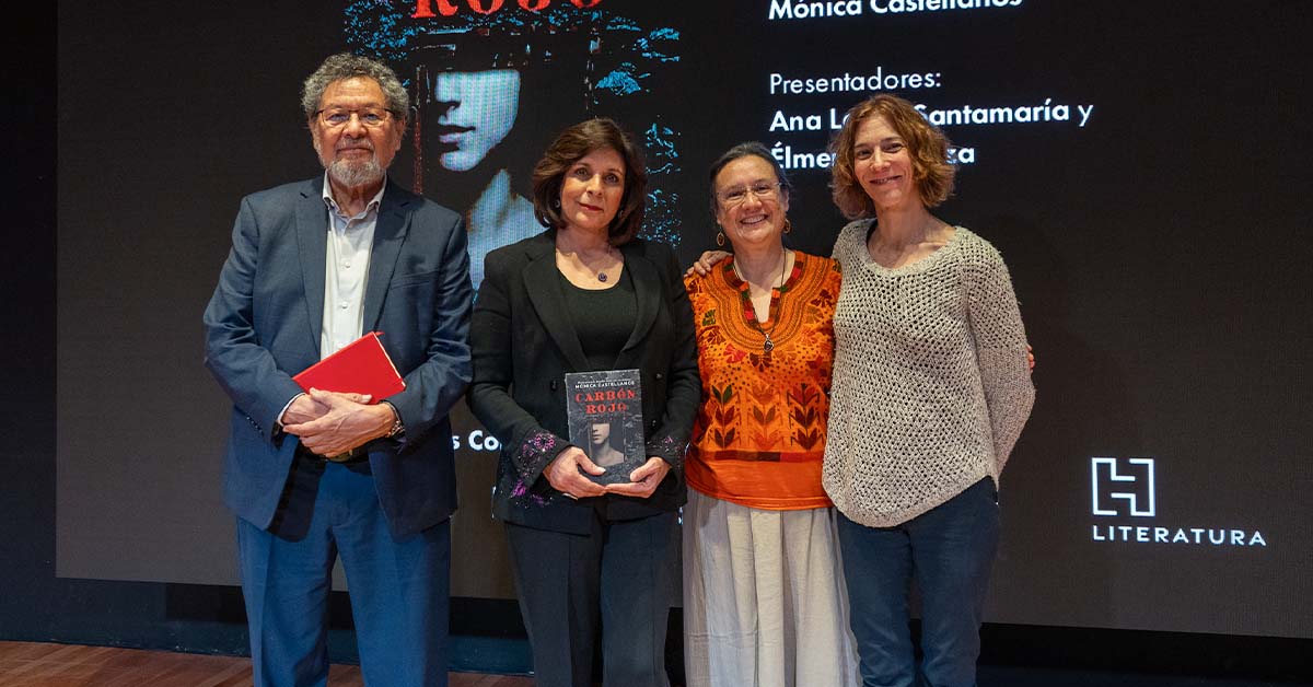 Ana Laura Santamaría, Élmer Mendoza, y la editora de Hachette Literatura María Fernanda Álvarez, presentan Carbón rojo, de Mónica Castellanos