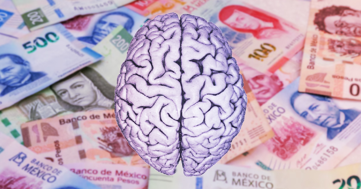 Un cerebro arriba de billetes mexicanos que simbolizan la salus mental en México
