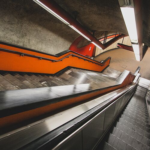 Estación del metro vacía 