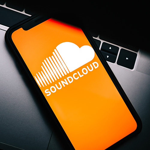 Telefono con app de soundcloud